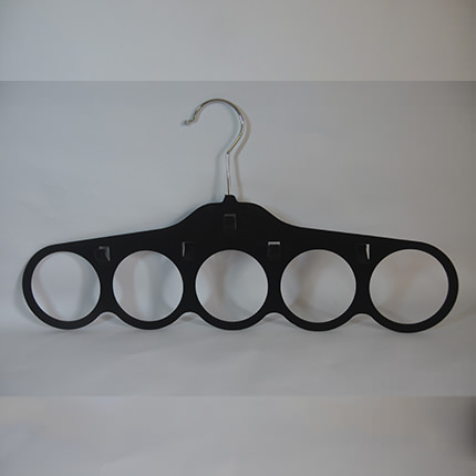 Choose to buy wooden clothes hangers.